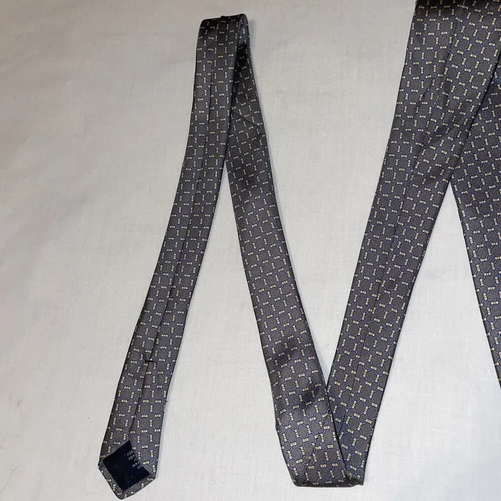 Brooks Brothers Makers Men’s Dress Tie Size 57” Gray Chain Motif Silk Business